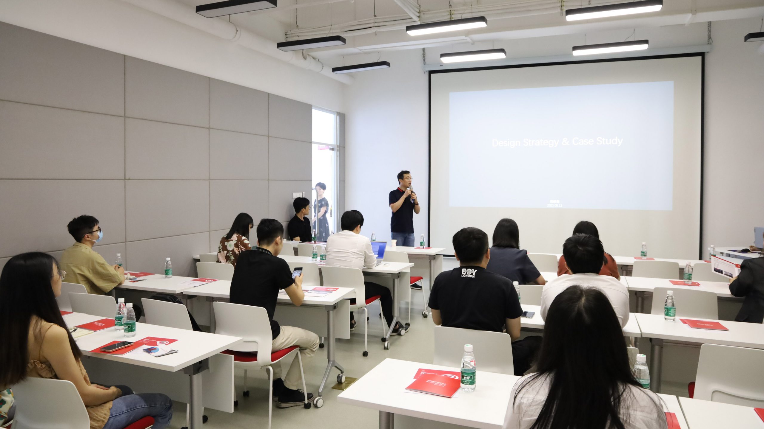 擦出中韓設(shè)計(jì)火花，中韓設(shè)計(jì)順德中心公益講座在設(shè)計(jì)城舉行