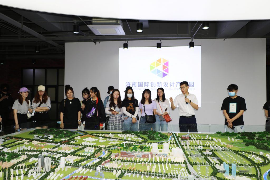 【察研觀設(shè)】山東建筑大學師生前來濟南國際創(chuàng)新設(shè)計產(chǎn)業(yè)園研學考察