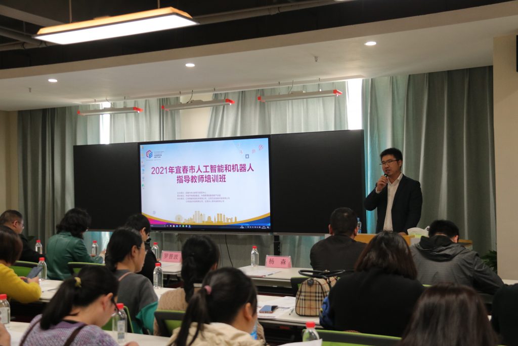 50余名人工智能教師齊聚中部教裝城，發(fā)生了啥大事？"