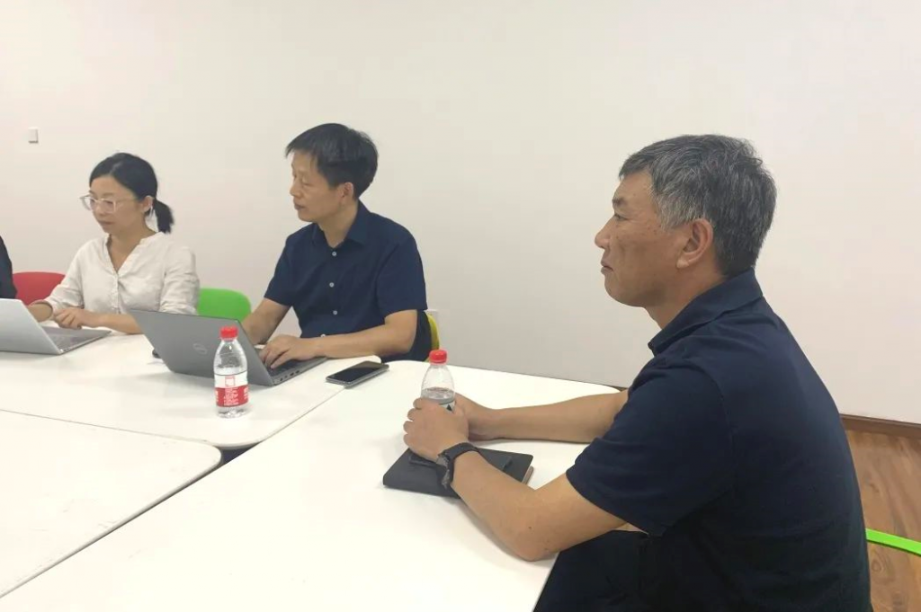 書記、院長來啦！來聽聽他們在電商直播基地的暢談