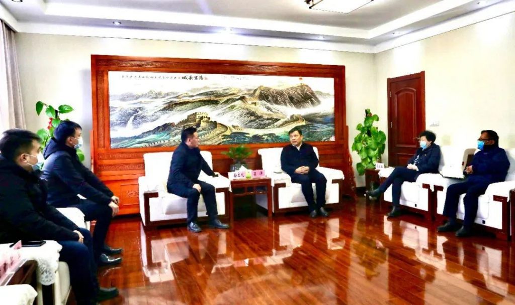 示范區(qū)黨工委書記呂沛，管委會主任宮衛(wèi)紅與德微電技術(shù)（深圳）有限公司董事長孫文化一行舉行座談！