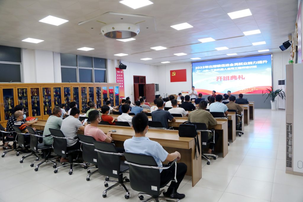 工業(yè)機器人應(yīng)用工程師開班！設(shè)計城為順德智造培養(yǎng)“種子人才”