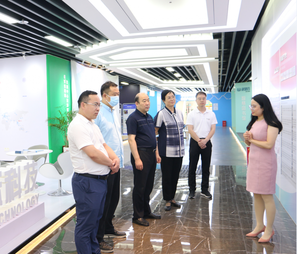 中原工業(yè)設計城陪同河南省工信廳副廳長郝敬紅一行前往深圳大灣區(qū)進行參觀考察