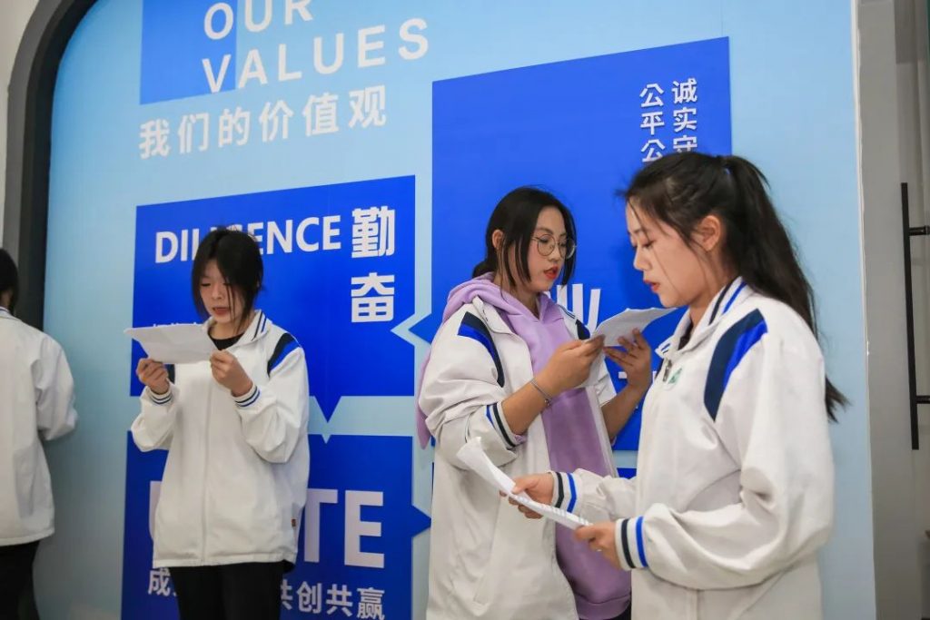 集結(jié)未來(lái)星主播！佛山首個(gè)互聯(lián)網(wǎng)營(yíng)銷師聯(lián)合培養(yǎng)基地開(kāi)班